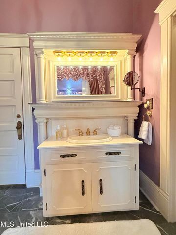 433 S Main Street, Grenada, MS 38901