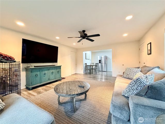 18902 133rd Place SE, Renton, WA 98058