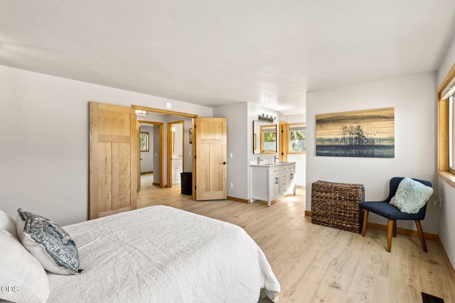 1430 NE Sharkey Terrace, Bend, OR 97701
