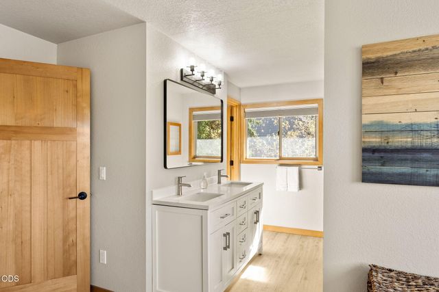1430 NE Sharkey Terrace, Bend, OR 97701