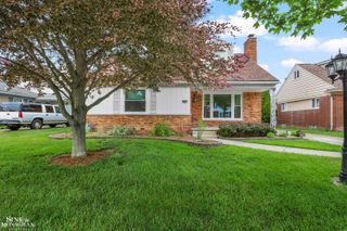 20631 Wedgewood Drive, Grosse Pointe Woods, MI 48236