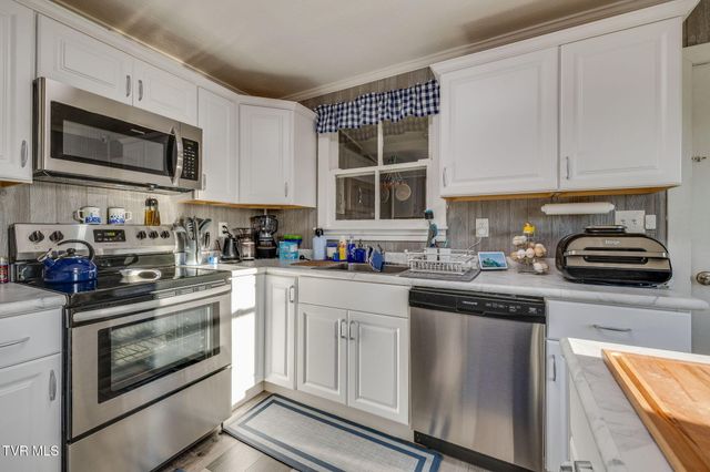 2440 Broad Street, Bristol, TN 37620