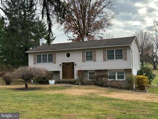 92 IROQUOIS DR, Royersford, PA 19468