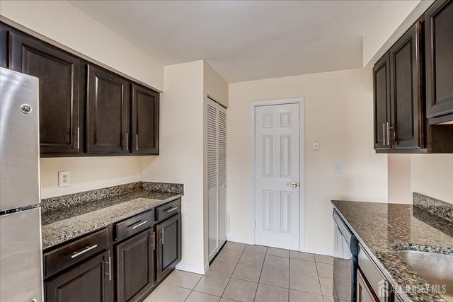 223 Edison Glen Terrace, Edison, NJ 08837