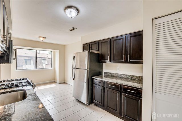 223 Edison Glen Terrace, Edison, NJ 08837