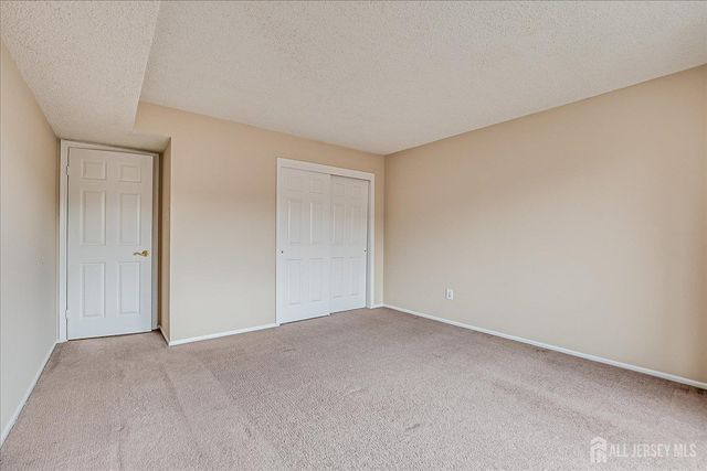 223 Edison Glen Terrace, Edison, NJ 08837