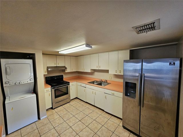 8225 FAIRWAYS CIRCLE F102, Ocala, FL 34472