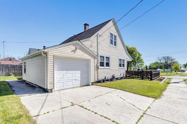 1954 S 9TH STREET, Manitowoc, WI 54220
