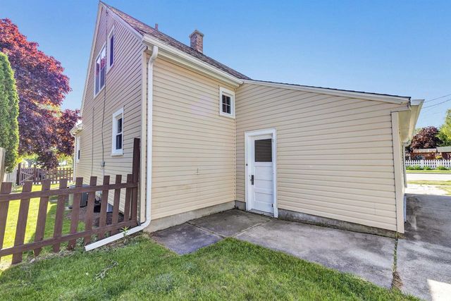 1954 S 9TH STREET, Manitowoc, WI 54220