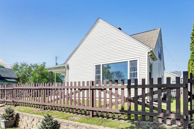 1954 S 9TH STREET, Manitowoc, WI 54220