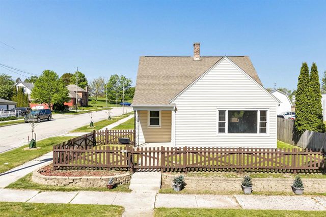 1954 S 9TH STREET, Manitowoc, WI 54220