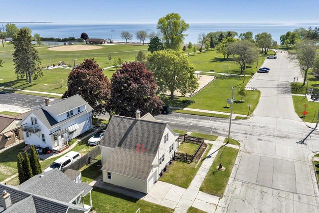 1954 S 9TH STREET, Manitowoc, WI 54220