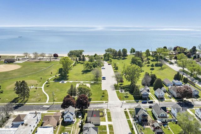1954 S 9TH STREET, Manitowoc, WI 54220