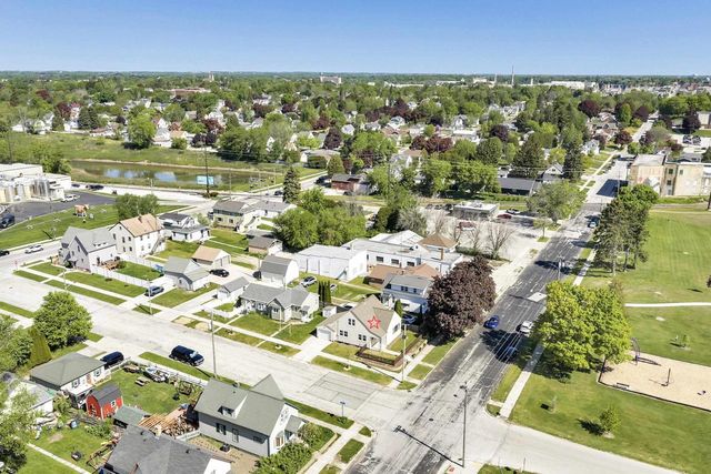 1954 S 9TH STREET, Manitowoc, WI 54220