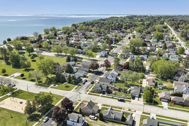 1954 S 9TH STREET, Manitowoc, WI 54220