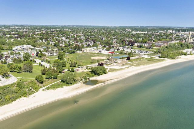 1954 S 9TH STREET, Manitowoc, WI 54220