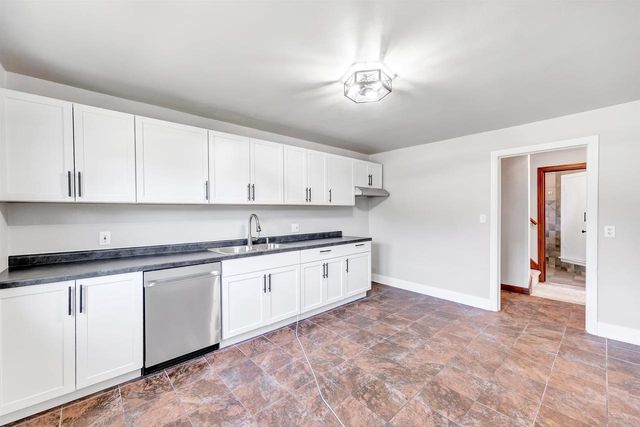 1954 S 9TH STREET, Manitowoc, WI 54220