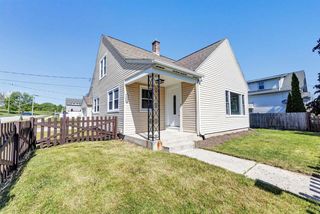 1954 S 9TH STREET, Manitowoc, WI 54220