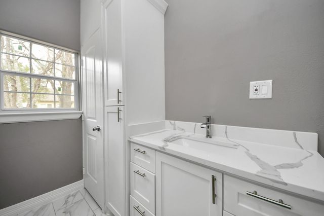 837 Fowlkes Street, Sealy, TX 77474
