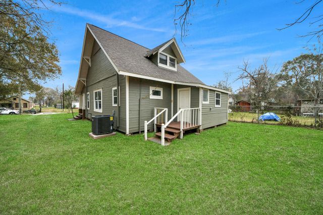 837 Fowlkes Street, Sealy, TX 77474