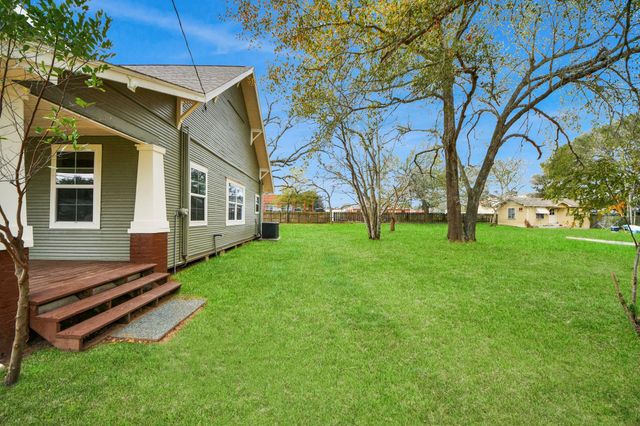837 Fowlkes Street, Sealy, TX 77474