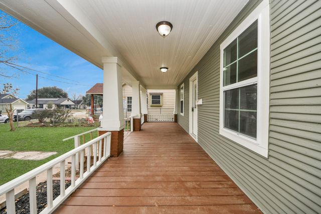 837 Fowlkes Street, Sealy, TX 77474