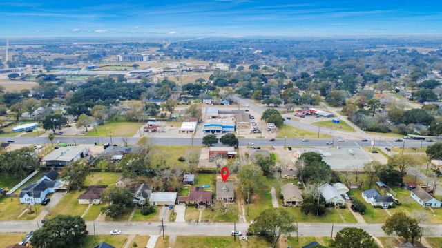 837 Fowlkes Street, Sealy, TX 77474