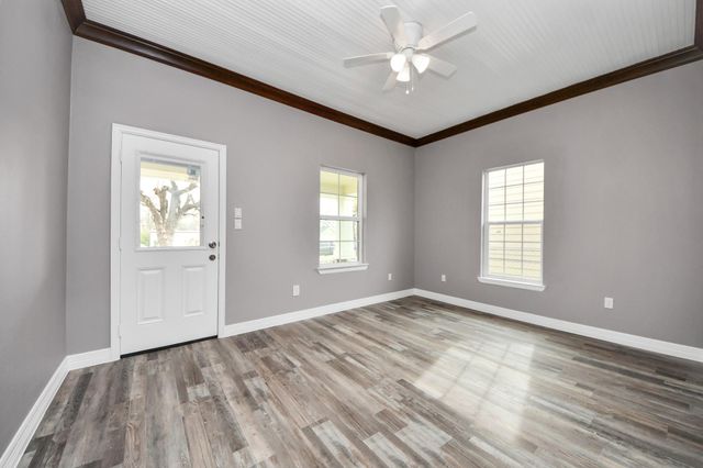 837 Fowlkes Street, Sealy, TX 77474