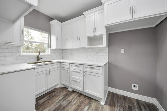 837 Fowlkes Street, Sealy, TX 77474