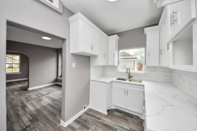 837 Fowlkes Street, Sealy, TX 77474