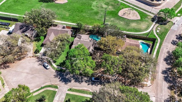 9806 Paddock Court, Houston, TX 77065