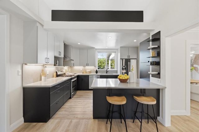 300 De Anza Avenue, San Carlos, CA 94070