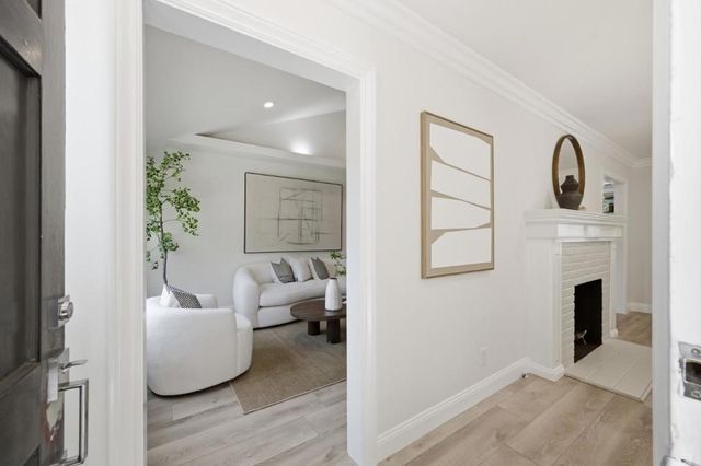 300 De Anza Avenue, San Carlos, CA 94070
