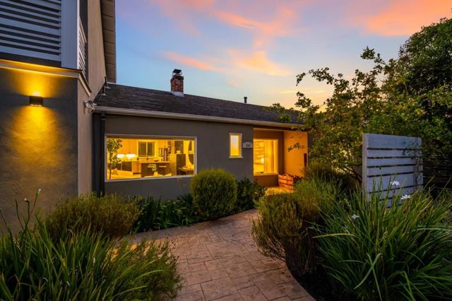 300 De Anza Avenue, San Carlos, CA 94070