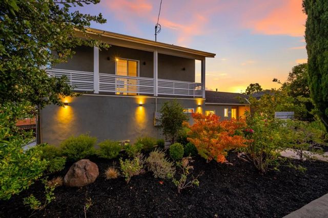 300 De Anza Avenue, San Carlos, CA 94070