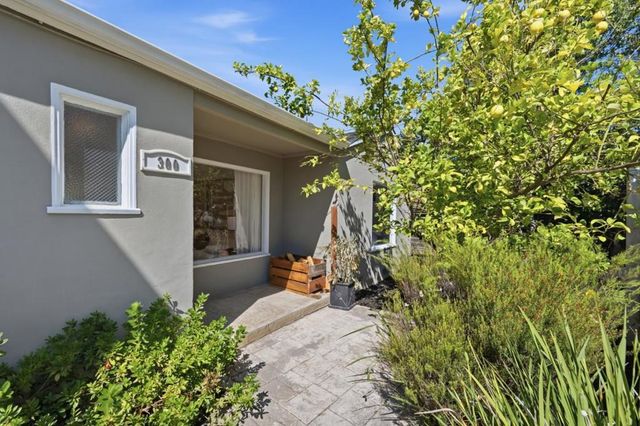 300 De Anza Avenue, San Carlos, CA 94070