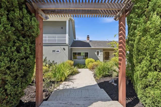 300 De Anza Avenue, San Carlos, CA 94070