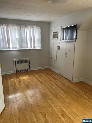 10-16 Burbank Street, Fair Lawn, NJ 07410
