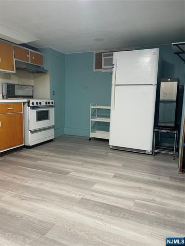 10-16 Burbank Street, Fair Lawn, NJ 07410