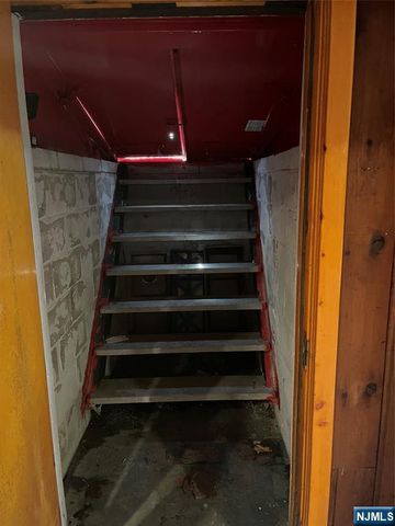 10-16 Burbank Street, Fair Lawn, NJ 07410