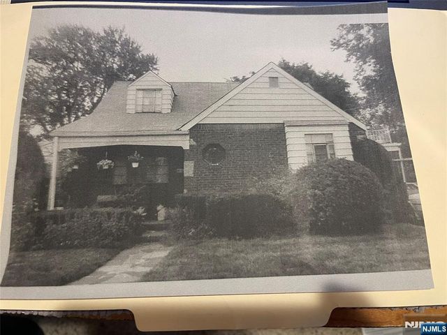 10-16 Burbank Street, Fair Lawn, NJ 07410