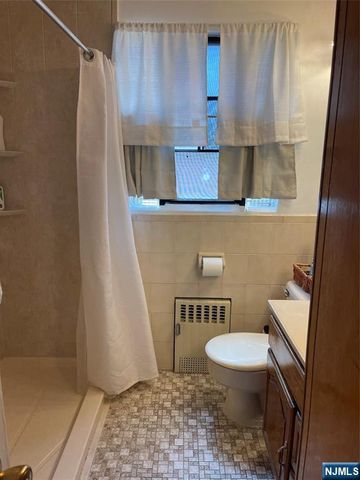 10-16 Burbank Street, Fair Lawn, NJ 07410