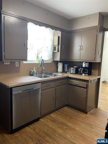 10-16 Burbank Street, Fair Lawn, NJ 07410