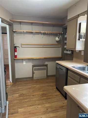10-16 Burbank Street, Fair Lawn, NJ 07410