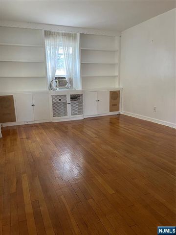 10-16 Burbank Street, Fair Lawn, NJ 07410