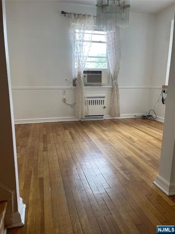 10-16 Burbank Street, Fair Lawn, NJ 07410