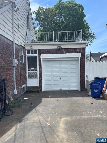 10-16 Burbank Street, Fair Lawn, NJ 07410