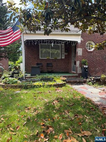 10-16 Burbank Street, Fair Lawn, NJ 07410