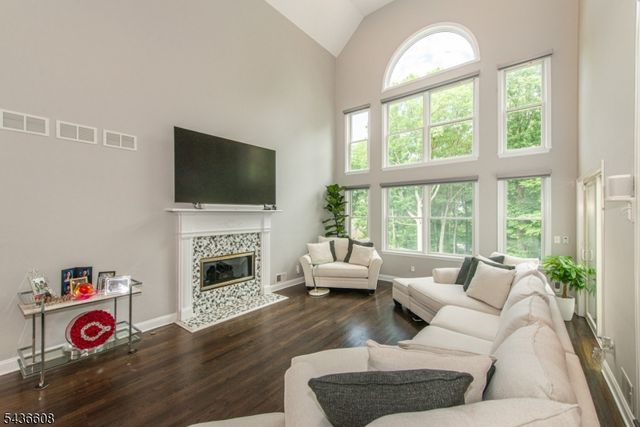 5 Jodilee Ln, Randolph Twp., NJ 07869