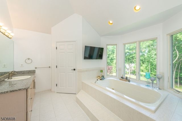 5 Jodilee Ln, Randolph Twp., NJ 07869